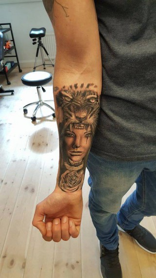 tattoo piercing studio Hautnah
