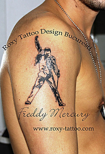 Roxy tattoo model