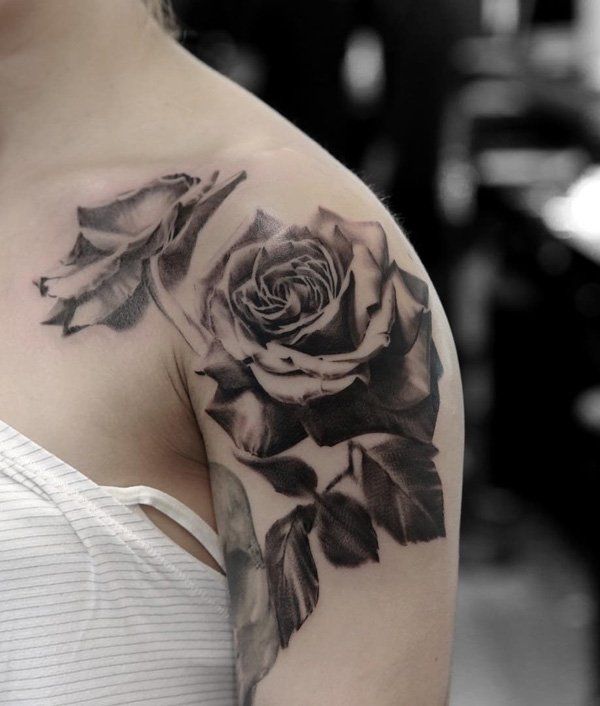schulterblatt Tattoo rose