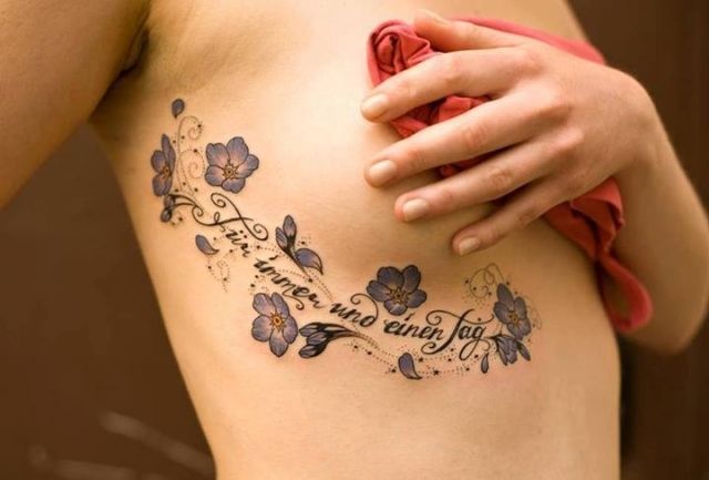 tattoo frau Unterbrust