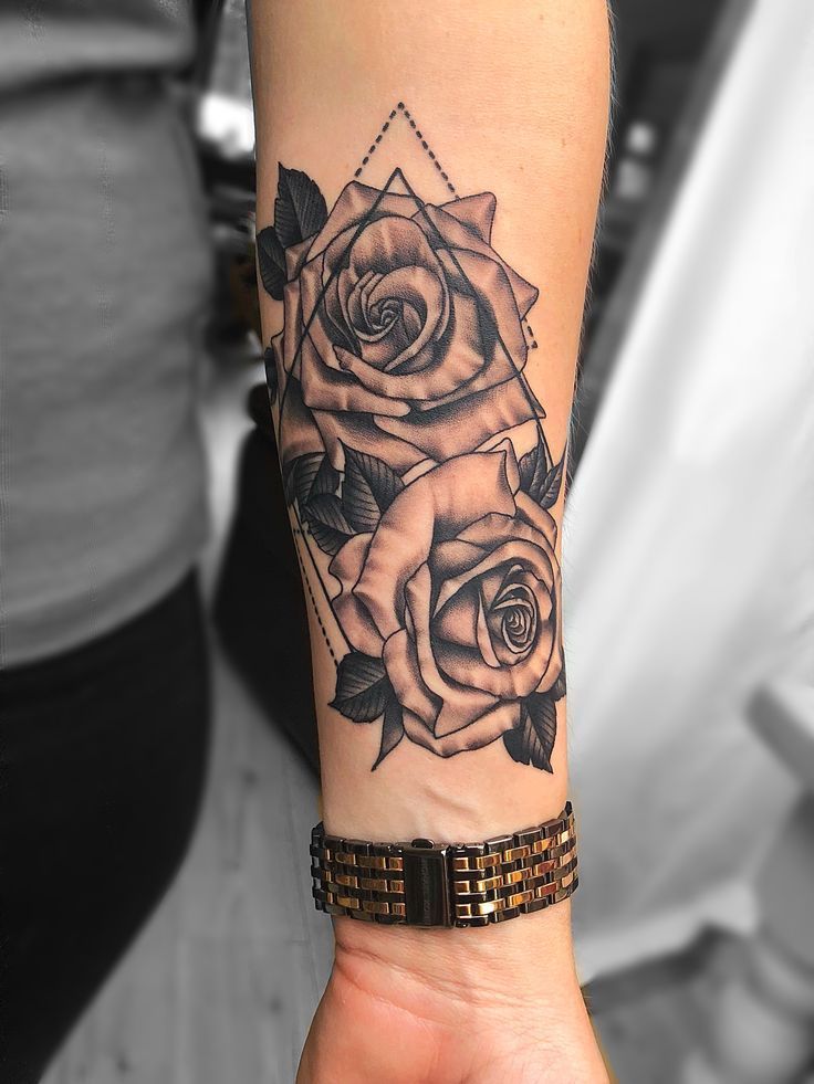 Tattoo rose bein