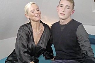 mom son Hot seduces