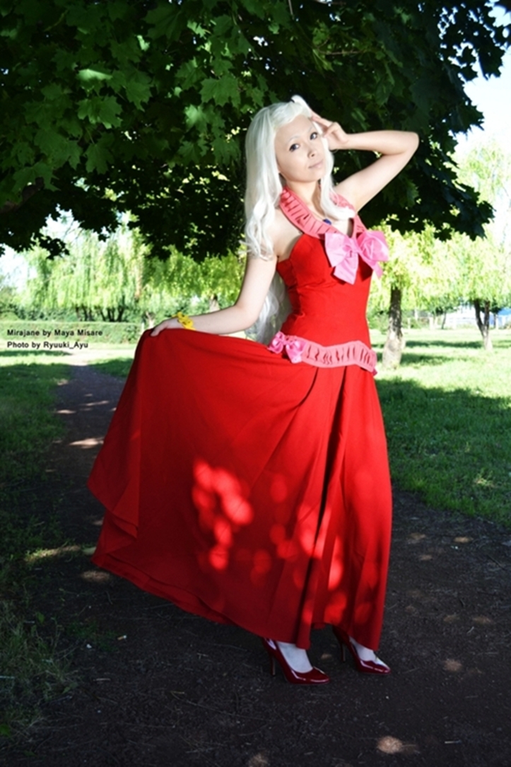 Fairy tail cosplay mirajane