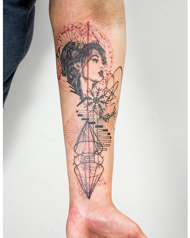 frau Tattoo schenkel