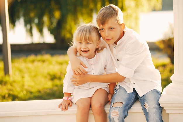 schläft mit schwester Bruder