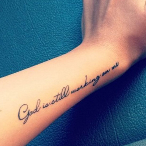 arm spruch Tattoo frau