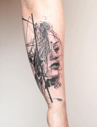 frau Tattoo schenkel